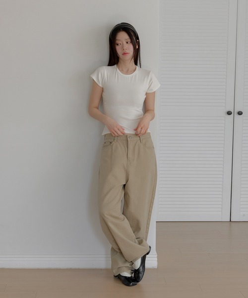 UNE MANSION(ユヌマンション)の「【しっかりとした生地感】【ポイントとなる豊富な5カラー】スリムラインフィットベーシック半そでカットソー(Tシャツ/カットソー・レディース・グレー/ホワイト/レッド/ブラック/ブラウン・FREE)」の9枚目の写真