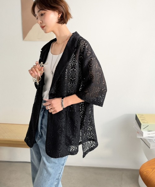 classicalelf(クラシカルエルフ)の「繊細なレースがつくる、大人のための“雰囲気服”。ポケットつきパネルレーステーラードジャケット(半袖)(テーラードジャケット・レディース・グレイッシュベージュ/ブラック/ブラウン・X-LARGE/SMALL/MEDIUM/LARGE)」の5枚目の写真