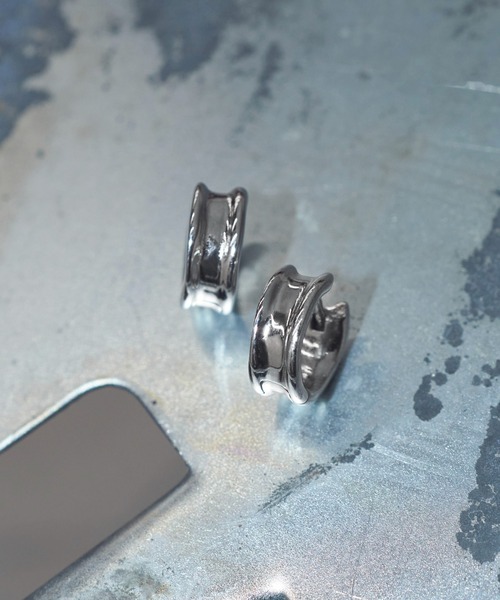 GOLDY(ゴールディ)の「【金属アレルギー軽減】ミニ デント フープ ワンタッチ ステンレス ピアス(ピアス(両耳用)・レディース・シルバー/ゴールド・FREE)」の3枚目の写真