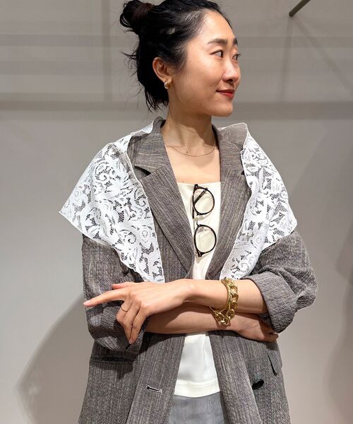 le.coeur blanc（ルクールブラン）の「フラワーレース三角ストール（ストール/ショール・レディース・オフホワイト・FREE）」の6枚目の写真