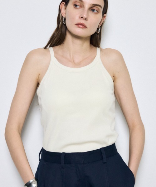 AZUL by moussy（アズールバイマウジー）の「カップ付きホルターネックキャミソール（キャミソール・レディース・オフホワイト/グリーン/ブラック・MEDIUM）」の2枚目の写真