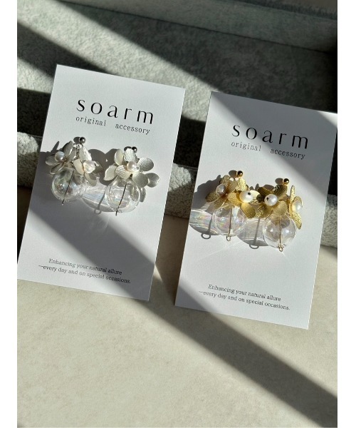 tone(トーン)の「【SOARM】glass × flower × pearl |ガラス×メタルフラワー 淡水パール ピアス|サージカルステンレス(MA)(ピアス(両耳用)・レディース・ゴールド/シルバー・FREE)」の2枚目の写真