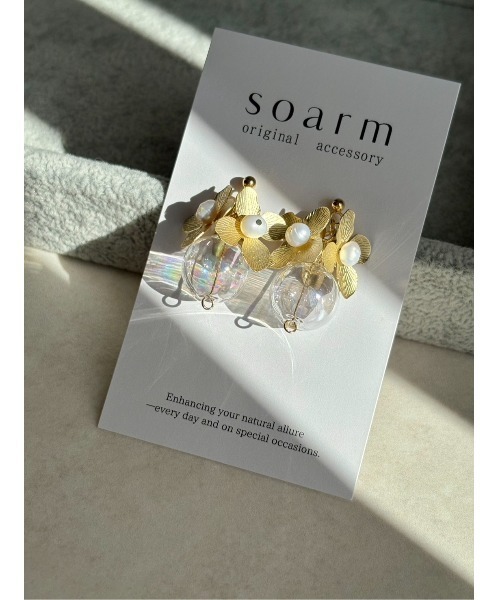 tone(トーン)の「【SOARM】glass × flower × pearl |ガラス×メタルフラワー 淡水パール ピアス|サージカルステンレス(MA)(ピアス(両耳用)・レディース・ゴールド/シルバー・FREE)」の1枚目の写真