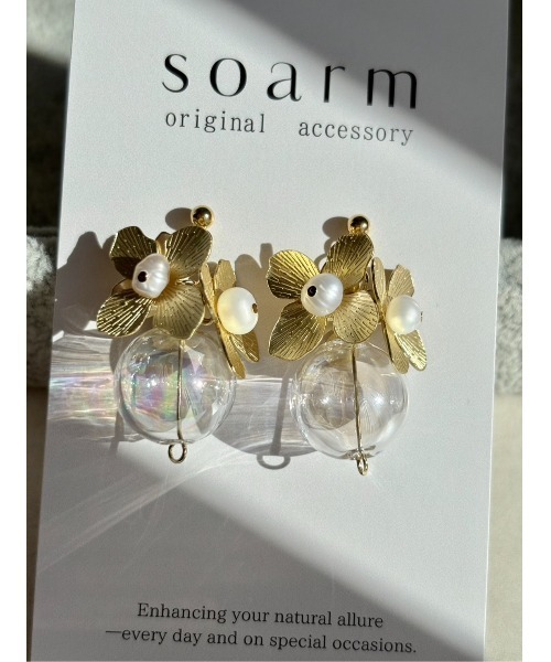 tone(トーン)の「【SOARM】glass × flower × pearl |ガラス×メタルフラワー 淡水パール ピアス|サージカルステンレス(MA)(ピアス(両耳用)・レディース・ゴールド/シルバー・FREE)」の3枚目の写真