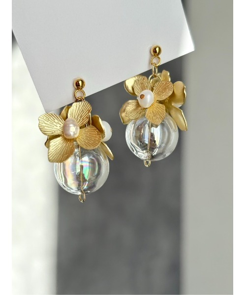 tone(トーン)の「【SOARM】glass × flower × pearl |ガラス×メタルフラワー 淡水パール ピアス|サージカルステンレス(MA)(ピアス(両耳用)・レディース・ゴールド/シルバー・FREE)」の6枚目の写真