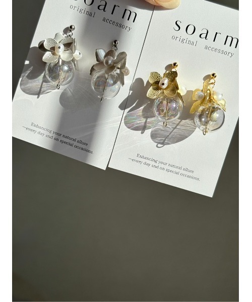 tone(トーン)の「【SOARM】glass × flower × pearl |ガラス×メタルフラワー 淡水パール ピアス|サージカルステンレス(MA)(ピアス(両耳用)・レディース・ゴールド/シルバー・FREE)」の8枚目の写真