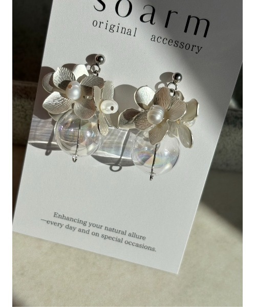 tone(トーン)の「【SOARM】glass × flower × pearl |ガラス×メタルフラワー 淡水パール ピアス|サージカルステンレス(MA)(ピアス(両耳用)・レディース・ゴールド/シルバー・FREE)」の9枚目の写真