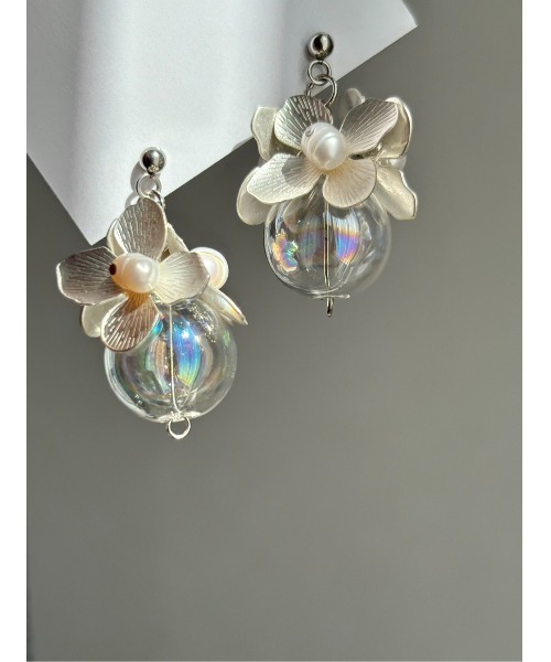 tone(トーン)の「【SOARM】glass × flower × pearl |ガラス×メタルフラワー 淡水パール ピアス|サージカルステンレス(MA)(ピアス(両耳用)・レディース・ゴールド/シルバー・FREE)」の10枚目の写真