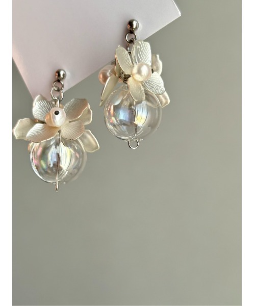 tone(トーン)の「【SOARM】glass × flower × pearl |ガラス×メタルフラワー 淡水パール ピアス|サージカルステンレス(MA)(ピアス(両耳用)・レディース・ゴールド/シルバー・FREE)」の11枚目の写真