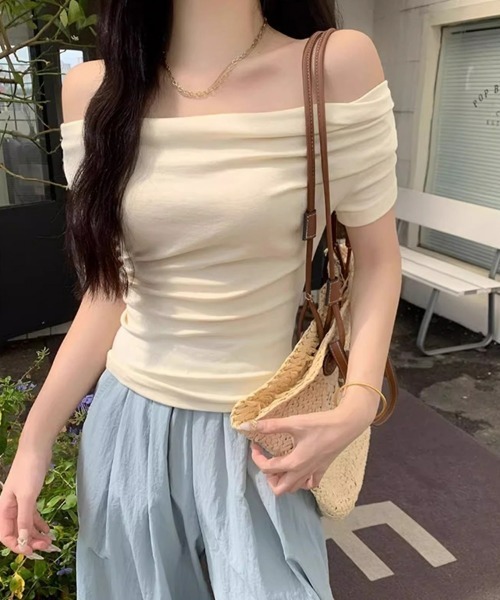 SEU(エスイーユー)の「オフショルダートップス ドレープネックスリム半袖Tシャツ 【オフィスカジュアル】【きれいめカジュアル】 レディース韓国風(Tシャツ/カットソー・レディース・ベージュ/ブラック/ホワイト/ブルー/ピンク・フリー)」の1枚目の写真