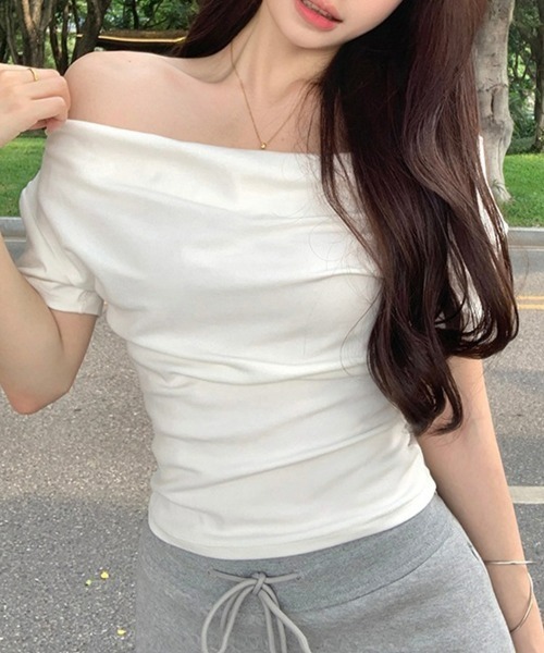 SEU(エスイーユー)の「オフショルダートップス ドレープネックスリム半袖Tシャツ 【オフィスカジュアル】【きれいめカジュアル】 レディース韓国風(Tシャツ/カットソー・レディース・ベージュ/ブラック/ホワイト/ブルー/ピンク・フリー)」の2枚目の写真