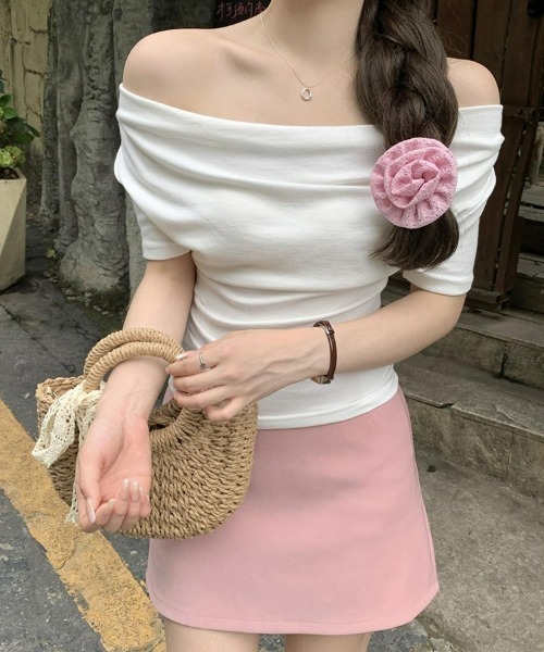 SEU(エスイーユー)の「オフショルダートップス ドレープネックスリム半袖Tシャツ 【オフィスカジュアル】【きれいめカジュアル】 レディース韓国風(Tシャツ/カットソー・レディース・ベージュ/ブラック/ホワイト/ブルー/ピンク・フリー)」の6枚目の写真