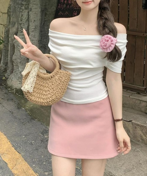 SEU(エスイーユー)の「オフショルダートップス ドレープネックスリム半袖Tシャツ 【オフィスカジュアル】【きれいめカジュアル】 レディース韓国風(Tシャツ/カットソー・レディース・ベージュ/ブラック/ホワイト/ブルー/ピンク・フリー)」の9枚目の写真