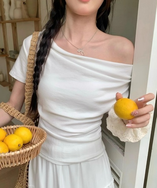 SEU(エスイーユー)の「オフショルダートップス ドレープネックスリム半袖Tシャツ 【オフィスカジュアル】【きれいめカジュアル】 レディース韓国風(Tシャツ/カットソー・レディース・ベージュ/ブラック/ホワイト/ブルー/ピンク・フリー)」の16枚目の写真