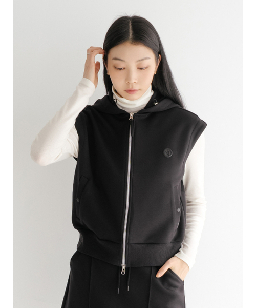 NITINA(ニティナ)の「クッションフードジップアップベストBK(ベスト・レディース・ブラック・MEDIUM/SMALL)」の2枚目の写真