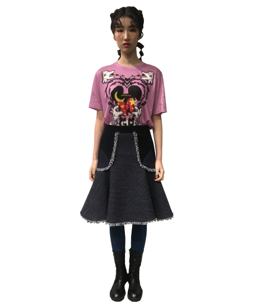 GREEDILOUS(グリディアス)の「ピンクワンポイントTシャツ(Tシャツ/カットソー・レディース・その他・S/M/L/XS)」の1枚目の写真