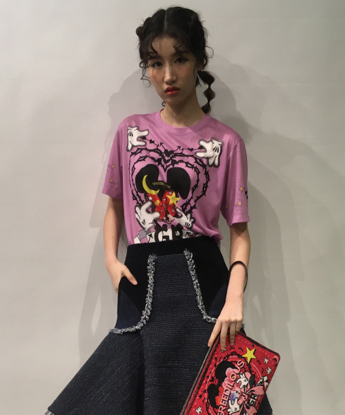 GREEDILOUS(グリディアス)の「ピンクワンポイントTシャツ(Tシャツ/カットソー・レディース・その他・S/M/L/XS)」の4枚目の写真