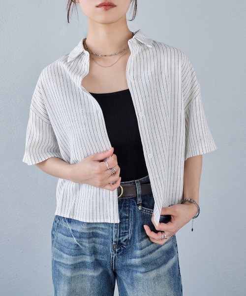 murea(ミュレア)の「フロントショート丈ストライプ半袖シャツ(シャツ/ブラウス・レディース・ベージュ/ブラック/ホワイト・FREE)」の2枚目の写真