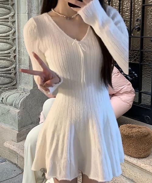 Alvia(アルビア)の「シャギーミニワンピース ふわふわフィット フレアニットワンピース(ワンピース・レディース・ホワイト・M)」の3枚目の写真