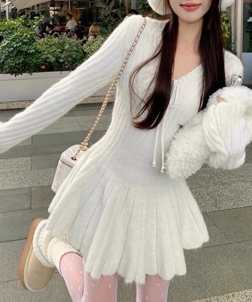 Alvia(アルビア)の「シャギーミニワンピース ふわふわフィット フレアニットワンピース(ワンピース・レディース・ホワイト・M)」の5枚目の写真
