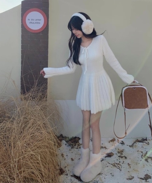Alvia(アルビア)の「シャギーミニワンピース ふわふわフィット フレアニットワンピース(ワンピース・レディース・ホワイト・M)」の8枚目の写真