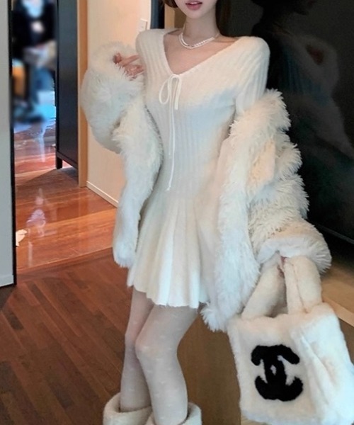 Alvia(アルビア)の「シャギーミニワンピース ふわふわフィット フレアニットワンピース(ワンピース・レディース・ホワイト・M)」の11枚目の写真