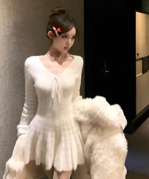 Alvia(アルビア)の「シャギーミニワンピース ふわふわフィット フレアニットワンピース(ワンピース・レディース・ホワイト・M)」の15枚目の写真