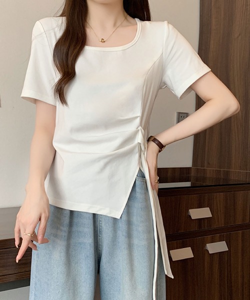 2ly2（トゥーリートゥー）の「サイドリボンドレープトップス / アシンメトリーカットソー（Tシャツ/カットソー・レディース・ブルー/ピンク/ホワイト/ブラック・FREE）」の2枚目の写真