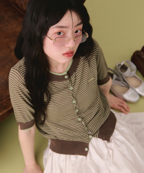 loin nuit(ロワンニュイ)の「wavy button knit cardigan / ウェービーボタンニットカーディガン(カーディガン/ボレロ・レディース・グレー/ブラウン/ラベンダー/オレンジ・FREE)」の5枚目の写真