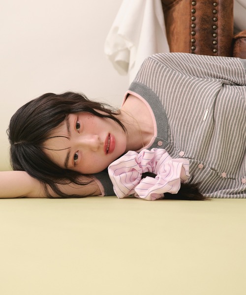 loin nuit(ロワンニュイ)の「wavy button knit cardigan / ウェービーボタンニットカーディガン(カーディガン/ボレロ・レディース・グレー/ブラウン/ラベンダー/オレンジ・FREE)」の22枚目の写真