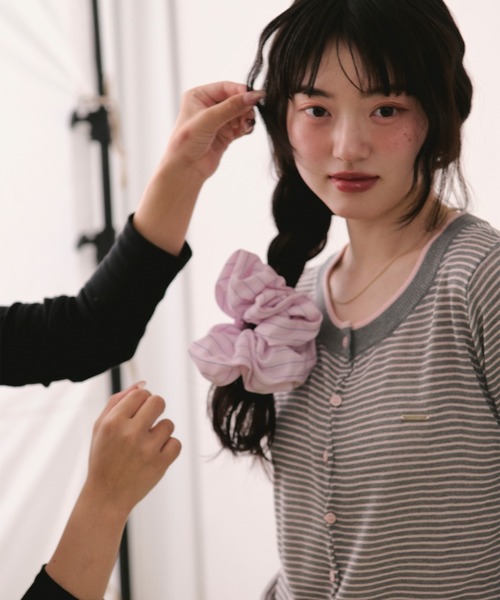 loin nuit(ロワンニュイ)の「wavy button knit cardigan / ウェービーボタンニットカーディガン(カーディガン/ボレロ・レディース・グレー/ブラウン/ラベンダー/オレンジ・FREE)」の19枚目の写真