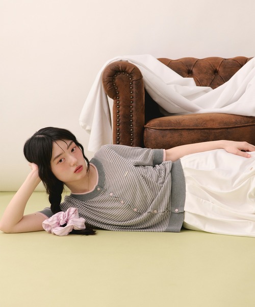 loin nuit(ロワンニュイ)の「wavy button knit cardigan / ウェービーボタンニットカーディガン(カーディガン/ボレロ・レディース・グレー/ブラウン/ラベンダー/オレンジ・FREE)」の21枚目の写真
