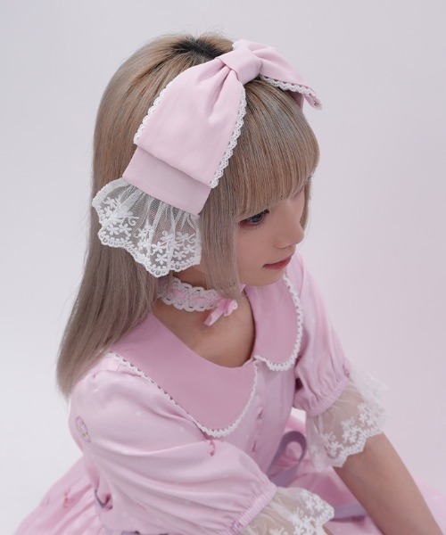 Chalmiere(シャルミエール)の「リボンカチューシャ(チャーム・レディース・ピンク/ラベンダー・FREE)」の2枚目の写真