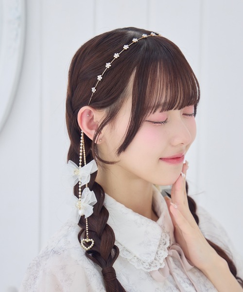 ROJITA(ロジータ)の「リボン付パールチェーンカチューシャ(カチューシャ・レディース・ピンク/ホワイト/ブラック・FREE)」の4枚目の写真