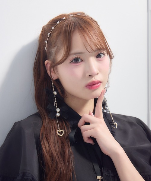 ROJITA(ロジータ)の「リボン付パールチェーンカチューシャ(カチューシャ・レディース・ピンク/ホワイト/ブラック・FREE)」の14枚目の写真