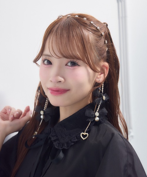 ROJITA(ロジータ)の「リボン付パールチェーンカチューシャ(カチューシャ・レディース・ピンク/ホワイト/ブラック・FREE)」の15枚目の写真