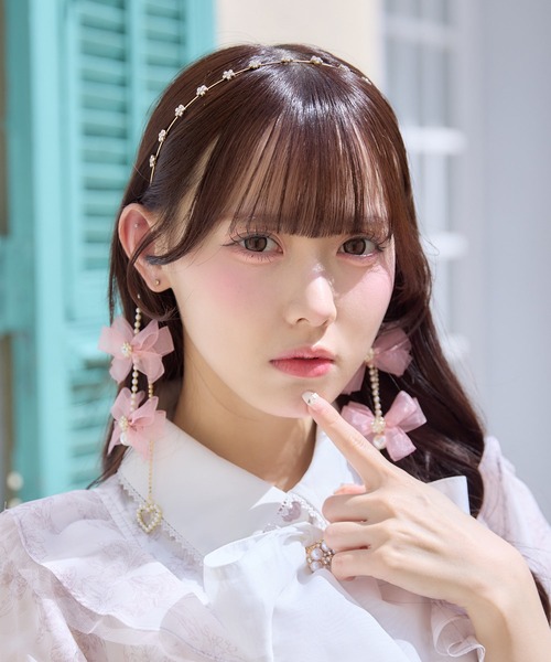 ROJITA(ロジータ)の「リボン付パールチェーンカチューシャ(カチューシャ・レディース・ピンク/ホワイト/ブラック・FREE)」の10枚目の写真