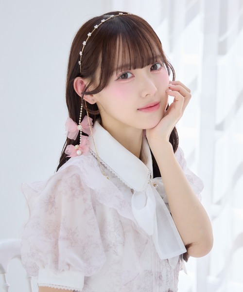 ROJITA(ロジータ)の「リボン付パールチェーンカチューシャ(カチューシャ・レディース・ピンク/ホワイト/ブラック・FREE)」の6枚目の写真