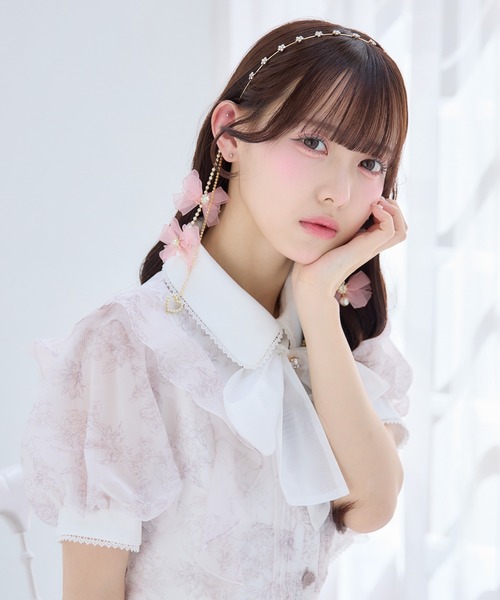 ROJITA(ロジータ)の「リボン付パールチェーンカチューシャ(カチューシャ・レディース・ピンク/ホワイト/ブラック・FREE)」の7枚目の写真
