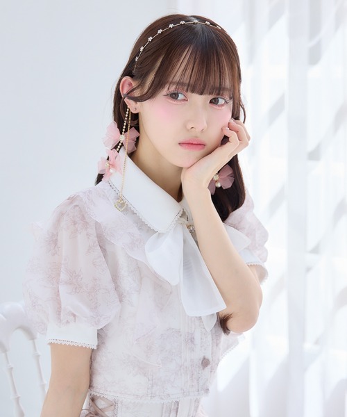ROJITA(ロジータ)の「リボン付パールチェーンカチューシャ(カチューシャ・レディース・ピンク/ホワイト/ブラック・FREE)」の8枚目の写真