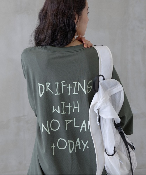 COLONY 2139(コロニートゥーワンスリーナイン)の「ユニセックス / 体型カバー / アソートグラフィックBIGTシャツ(Tシャツ/カットソー・レディース・グレー/ホワイト/ネイビー/ホワイト系その他/チャコールグレー/ピンク・FREE)」の4枚目の写真