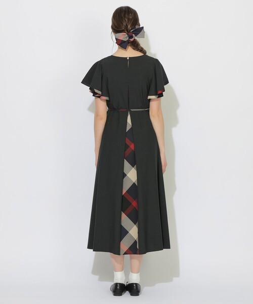 CB CRESTBRIDGE(シービークレストブリッジ)の「バックチェック切替ラッフルワンピース(ワンピース・レディース・ブラック/ピンク系その他2/ブルー系その他2・M/S)」の22枚目の写真