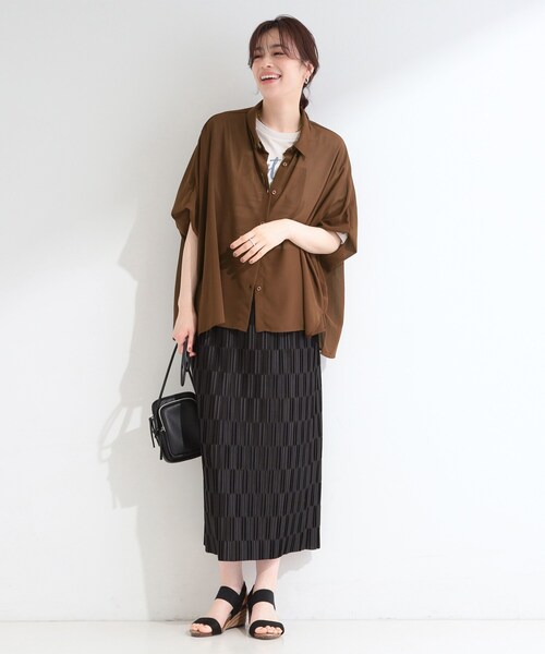 SHOO・LA・RUE(シューラルー)の「【洗濯機可/体型カバー】柄アソート ポンチョ風シアーシャツ(シャツ/ブラウス・レディース・アイボリー系6/ダークブラウン/ホワイト系5/スモーキーグリーン系・00)」の21枚目の写真