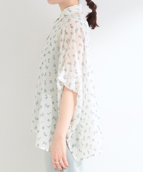 SHOO・LA・RUE(シューラルー)の「【洗濯機可/体型カバー】柄アソート ポンチョ風シアーシャツ(シャツ/ブラウス・レディース・アイボリー系6/ダークブラウン/ホワイト系5/スモーキーグリーン系・00)」の8枚目の写真