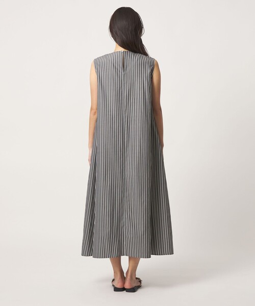 A DAY IN THE LIFE UNITED ARROWS(アデイインザライフユナイテッドアローズ)の「ストライプ フロントプリーツ ノースリーブワンピース <A DAY IN THE LIFE>(ワンピース・レディース・ダークグレー・FREE)」の14枚目の写真
