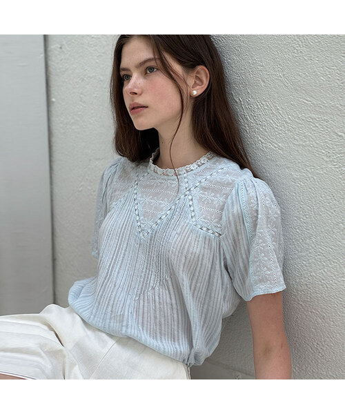 LAUTREDE MIN（ロートルドミン）の「Letter Pink Blouse（シャツ/ブラウス・レディース・ピンク/ブルー・SMALL/MEDIUM/LARGE）」の2枚目の写真