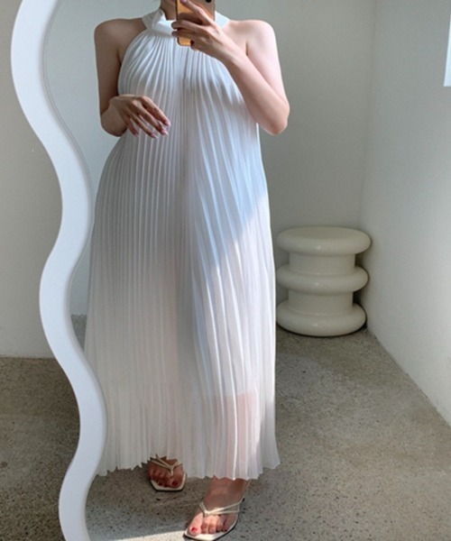 YUGA(ユーガ)の「YUGA_YGMC Korean-style Halter neck pleated dress(ワンピース・レディース・ブラック/ホワイト・FREE)」の12枚目の写真