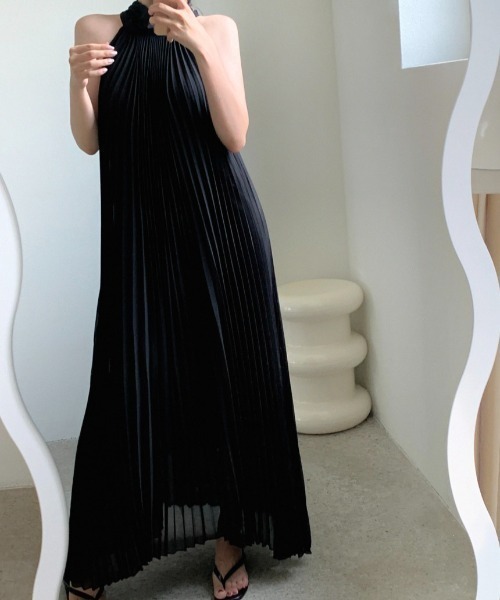YUGA(ユーガ)の「YUGA_YGMC Korean-style Halter neck pleated dress(ワンピース・レディース・ブラック/ホワイト・FREE)」の17枚目の写真