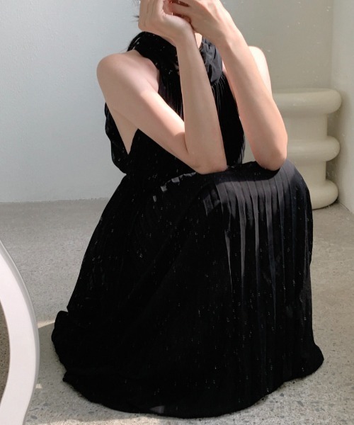 YUGA(ユーガ)の「YUGA_YGMC Korean-style Halter neck pleated dress(ワンピース・レディース・ブラック/ホワイト・FREE)」の21枚目の写真