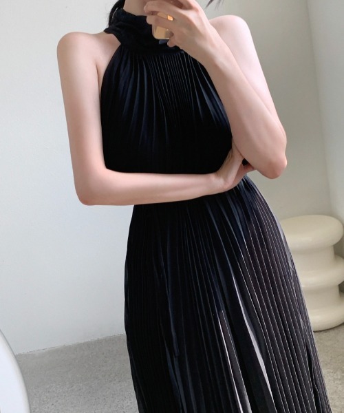 YUGA(ユーガ)の「YUGA_YGMC Korean-style Halter neck pleated dress(ワンピース・レディース・ブラック/ホワイト・FREE)」の22枚目の写真